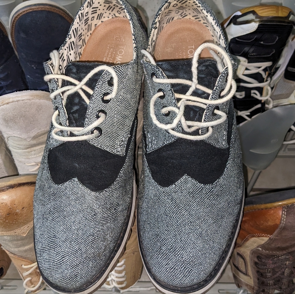 Size 10 black Toms oxford